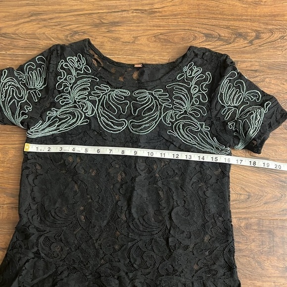 FREE PEOPLE Black Lace Tunic With Embroidery, sz Medium - Picture 10 of 11